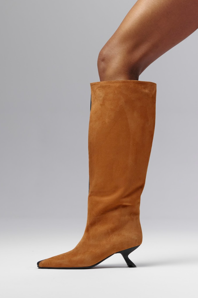 Alter boots in black with ginger velour